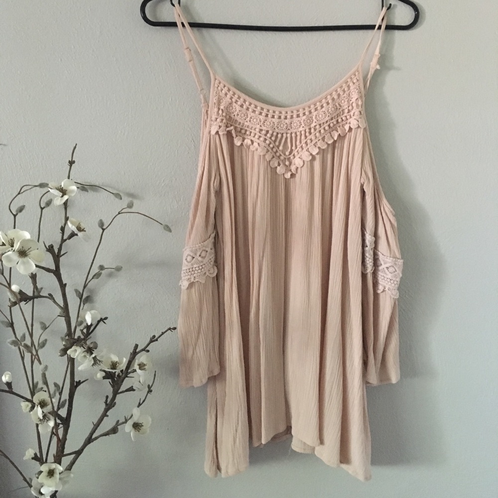 Mossimo Target • Cold shoulder top • Blush • M